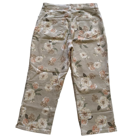 🚫SOLD🚫NWT Gloria Vanderbilt Amanda Floral Capri Pants Women’s Size 10 Stretch - Picture 2 of 13